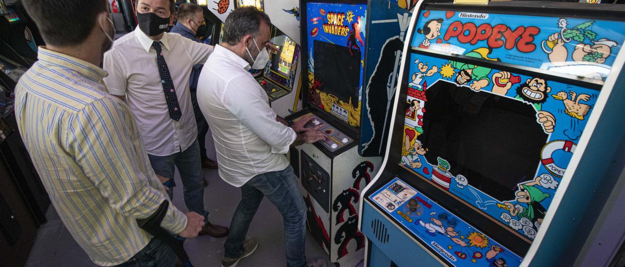 El Museo Arcade Vintage de Ibi reabre con un aula formativa.