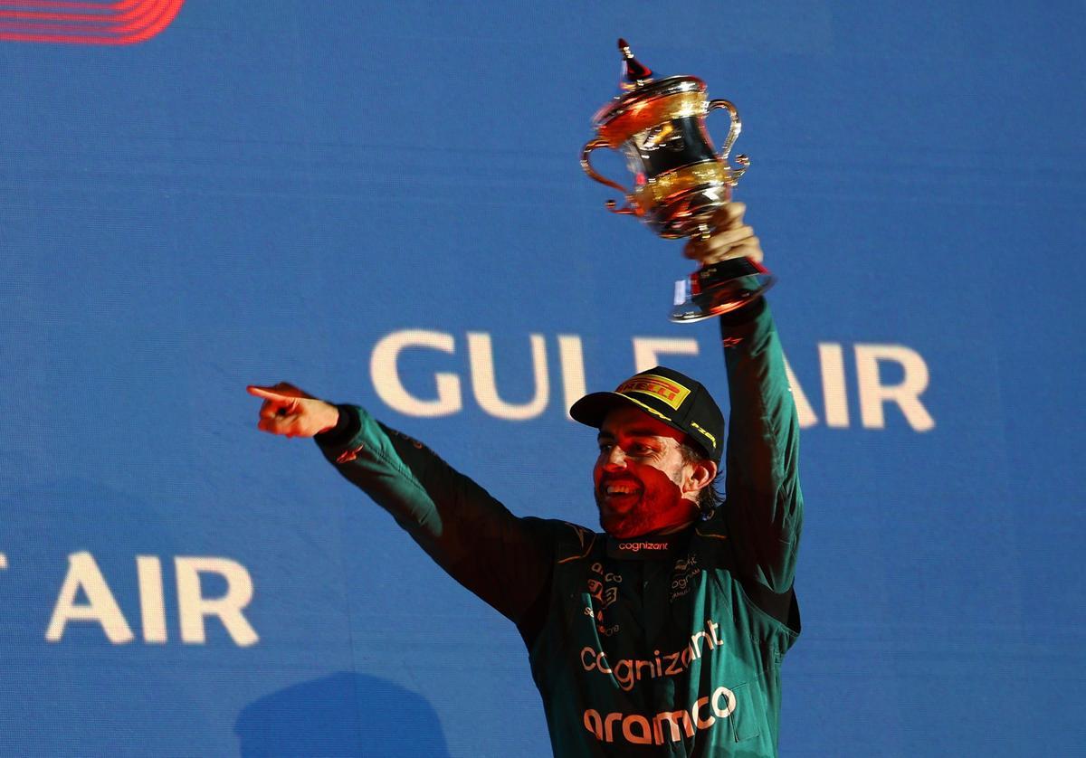 Alonso, con su trofeo de tercer clasificado