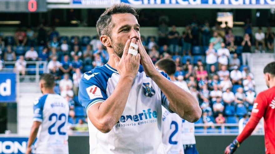 Aitor Sanz, el día que superó la plusmarca de partidos de Felipe Miñambres en el CD Tenerife. | | CDT