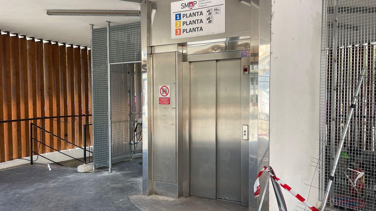 El cerramiento metálico de Comtat del Rosselló terminado a falta de la puerta
