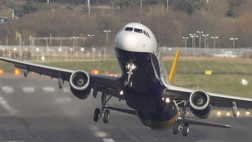 Una fuerte cizalladura impide el aterrizaje de varios aviones en Canarias