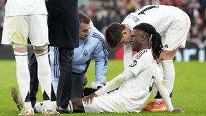 Camavinga, durante el partido de Champions contra el Liverpool de la pasada temporada en el que cayó lesionado.