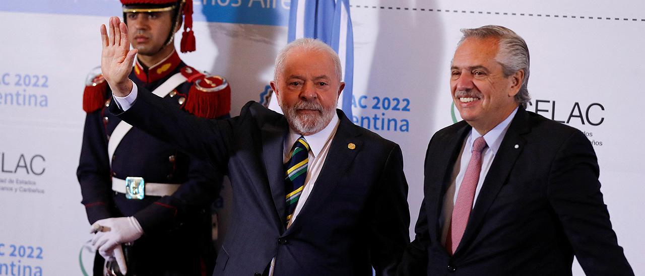 El presidente de Brasil, Lula da Silva, junto al de Argentina, Alberto Fernández.