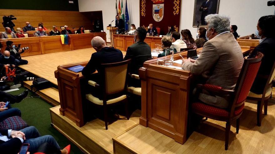 Las imágenes de la moción de censura en el Ayuntamiento de Torremolinos