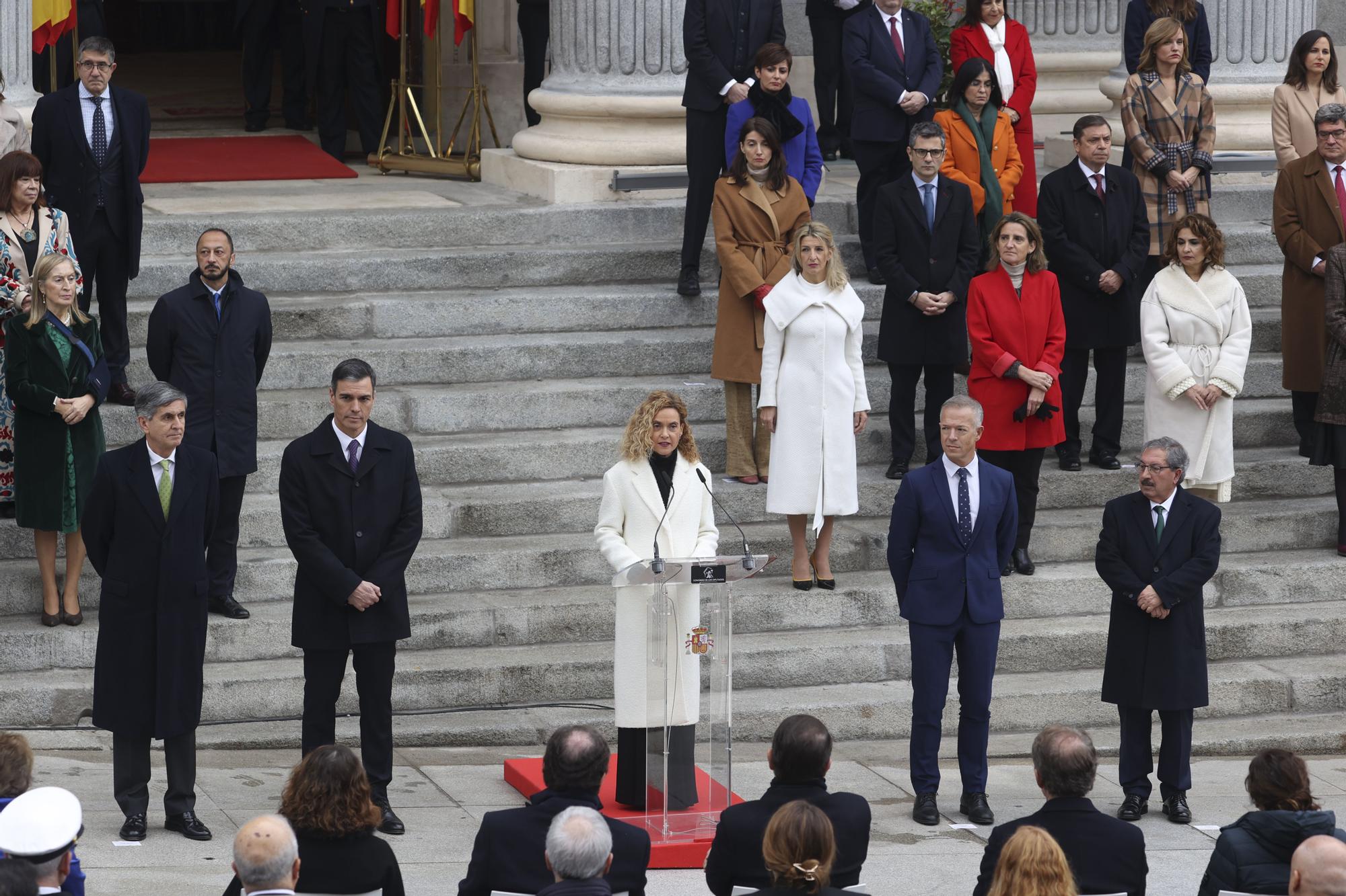 La presidenta del Congreso, Meritxell Batet (c) junto al presidente del Gobierno, Pedro Sánchez (c-i) y el presidente del Senado, Ander Gil (c-d) da un discruso durante los actos de Conmemoración del aniversario de la Constitución el pasado mes de diciembre.