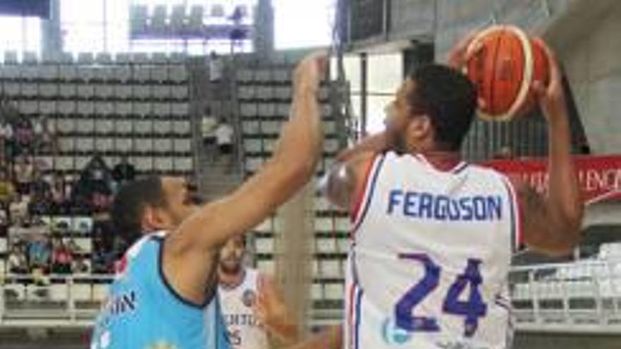 Ferguson, durante el partido de ayer en el pabellón Pedro Ferrándiz.