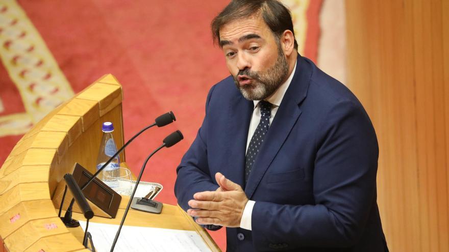 Alberto Pazos continuará ejerciendo la portavocía popular en el Parlamento