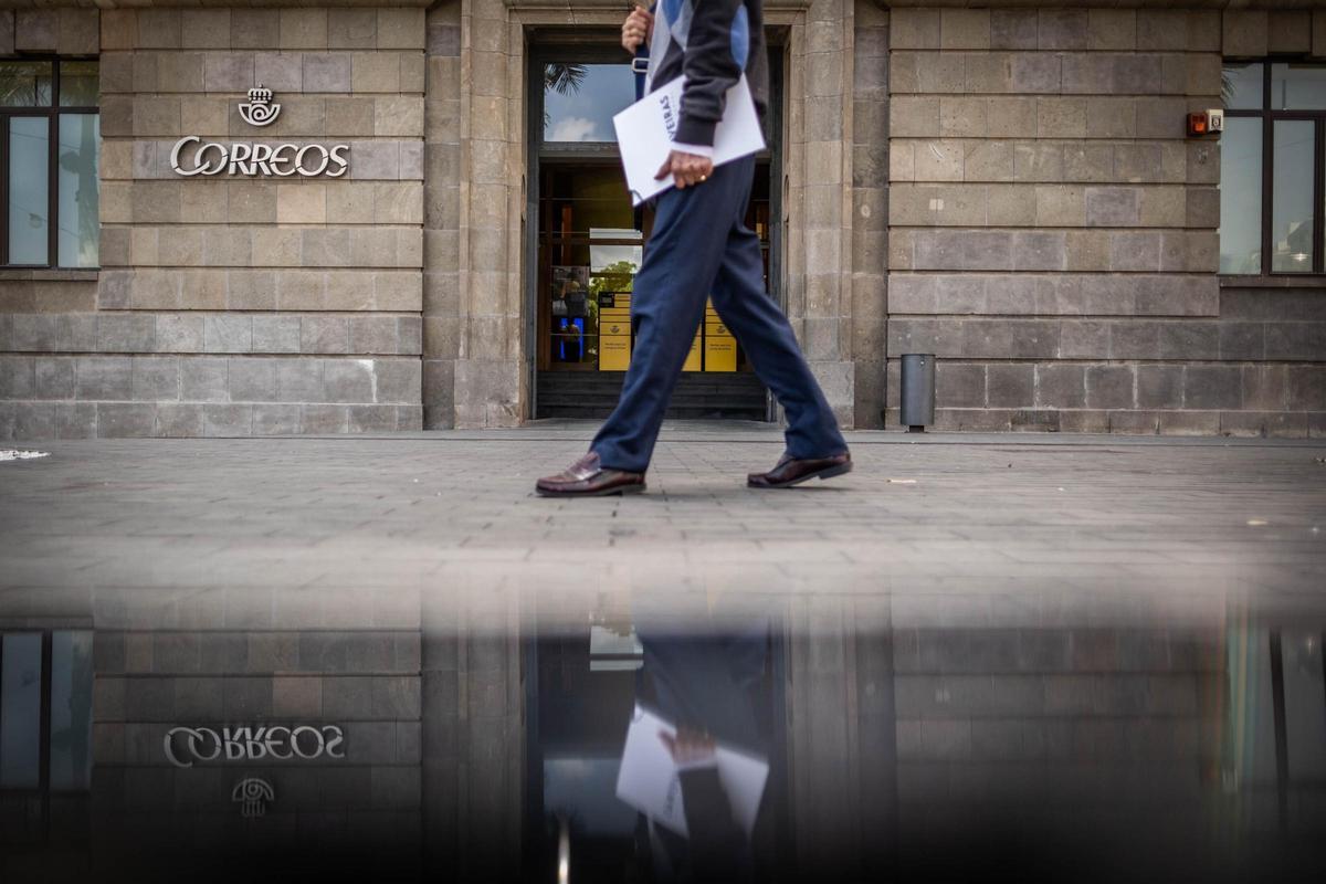 Primer día de regularización exprés en las oficinas de extranjería