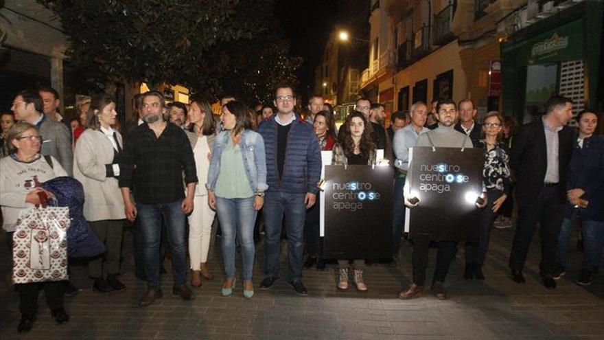 Infraestructuras revisará el alumbrado del centro tras las protestas de los comerciantes