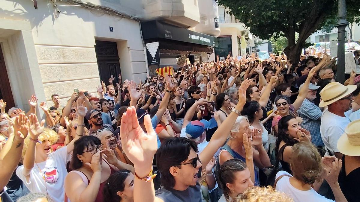 Protesta por las cargas policiales en la manifestación contra la saturación turística en Mallorca