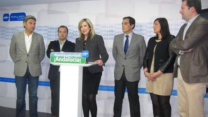 La alcaldesa (PA) y sus concejales concurrirán con el PP en las municipales