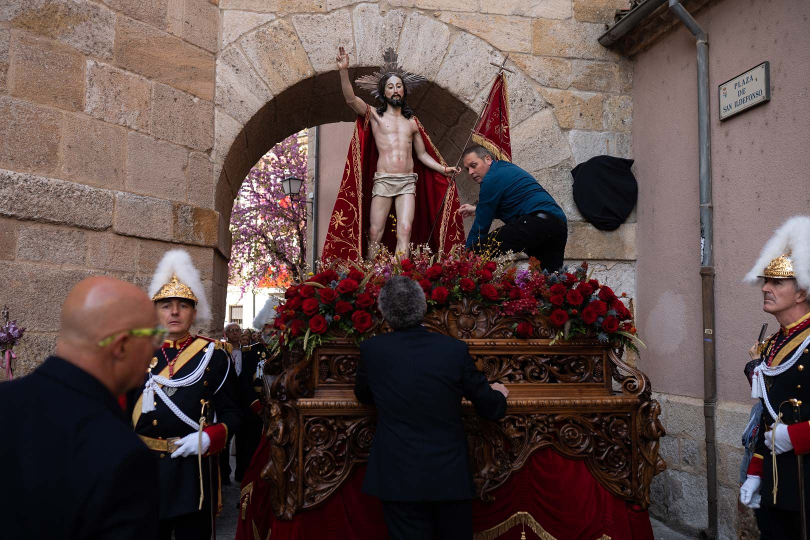 GALERÍA | Así ha sido el encuentro de Jesús Resucitado y su madre en la Plaza Mayor