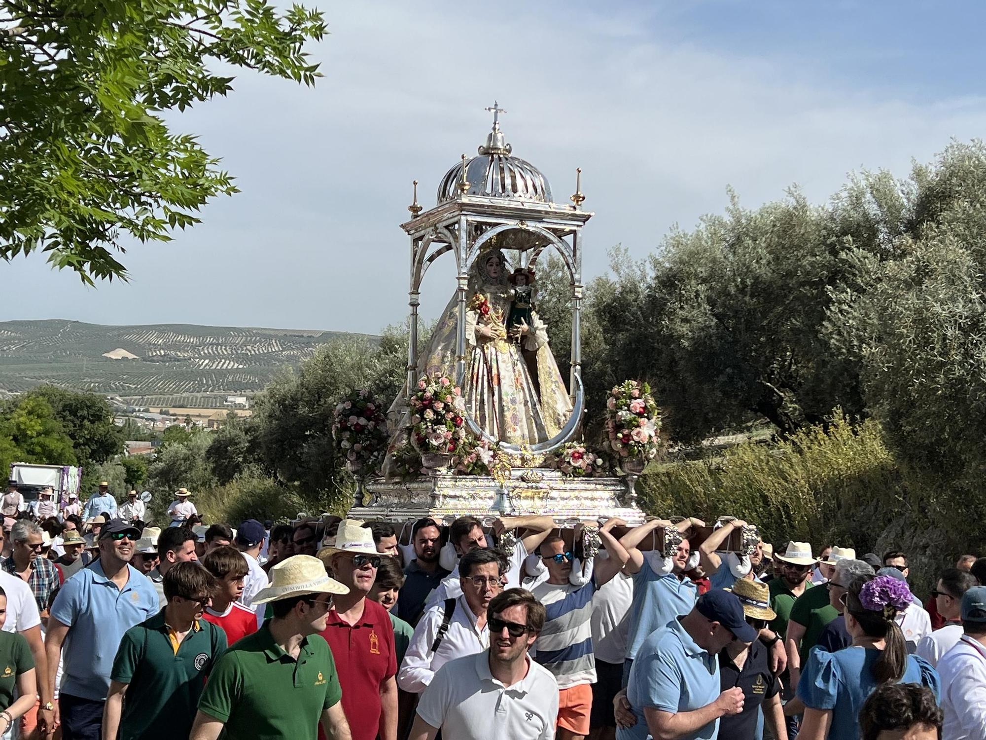 La Virgen de Araceli de Lucena regresa a su Santuario en la Romería de Subida