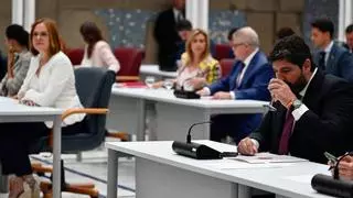 Vox, PSOE y Podemos tumban la investidura de López Miras en la Región de Murcia