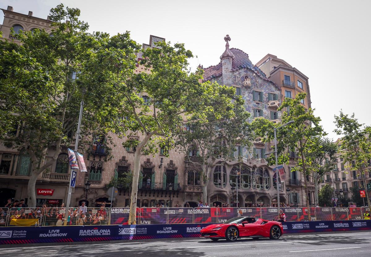 Exhibición F1 Barcelona: El Road Show en el Paseo de Gràcia, en imágenes Exhibición F1 Barcelona: El Road Show en el Paseo de Gràcia, en imágenes