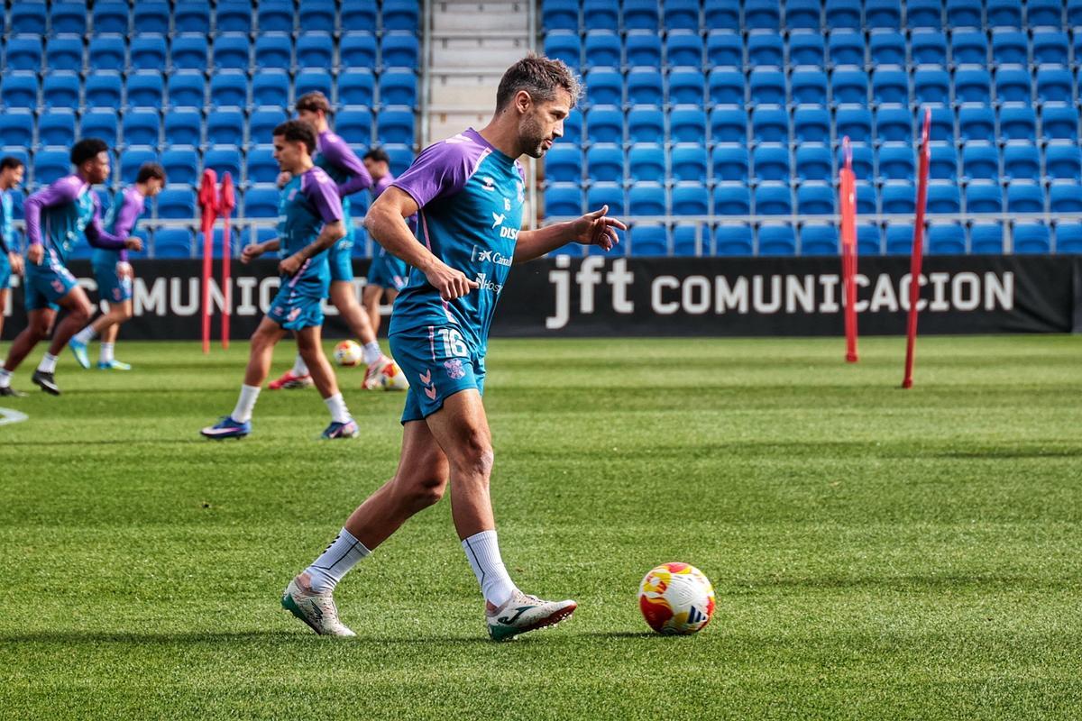 Aitor Sanz, en un entrenamiento en el  Heliodoro Rodríguez López.