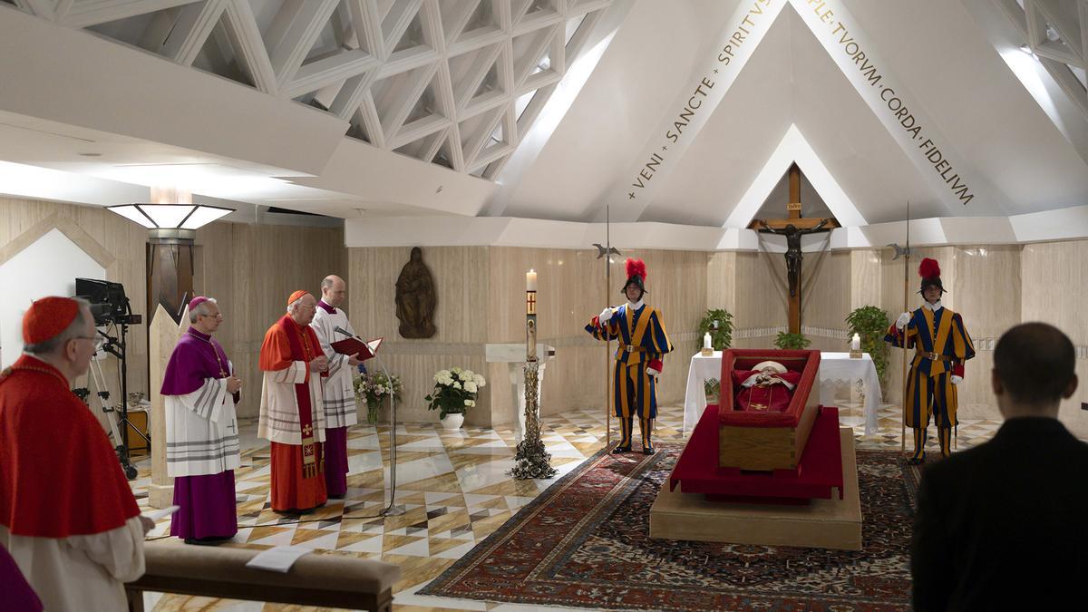 El papa Francisco será trasladado mañana a la Basílica de San Pedro y el funeral será el próximo sábado