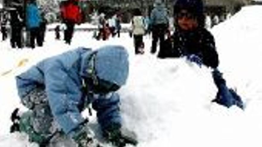 Una fuerte nevada obliga al cierre de la estación de esquí