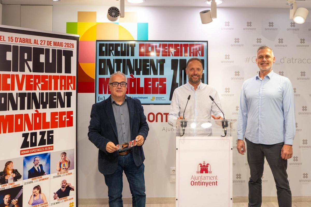 Asistentes a la presentación de la sexta edición del Circuito Café Teatro para universitarios en Ontinyent.