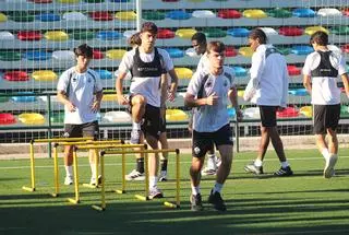 La previa: El CD Castellón B defiende su liderato en el campo de la UD Poblense