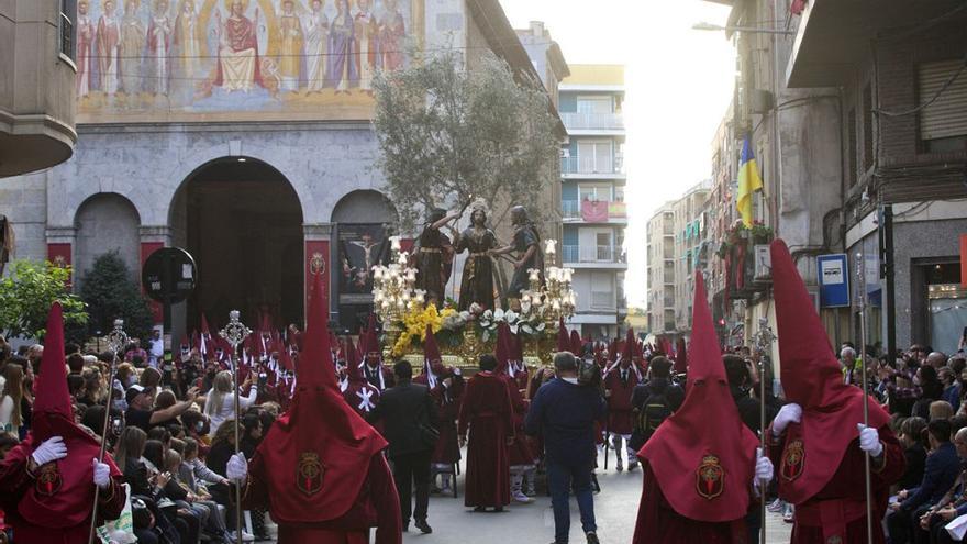 Murcia se ilumina con la procesión del Cristo del Perdón