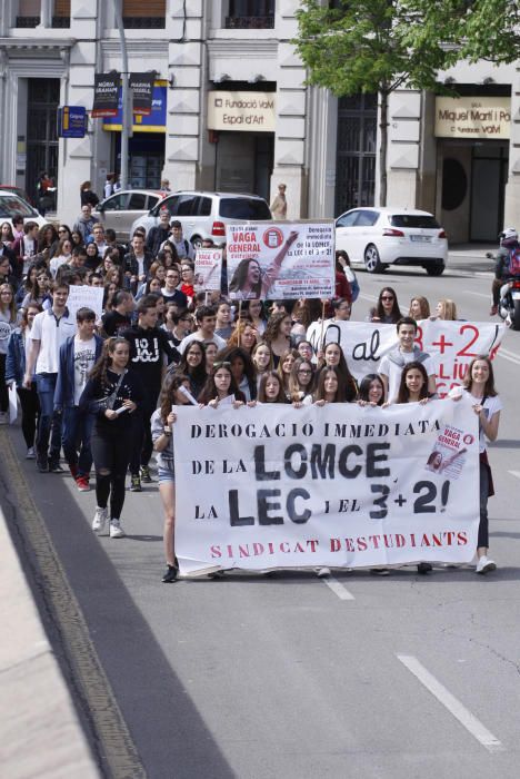 Un centenar d''estudiants rebutgen la Llei Wert a Girona