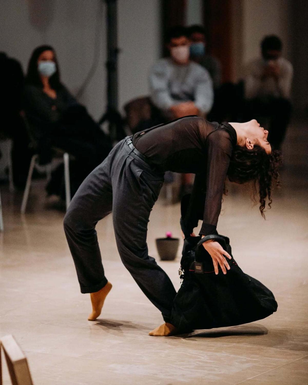 La artista Julia Irango.