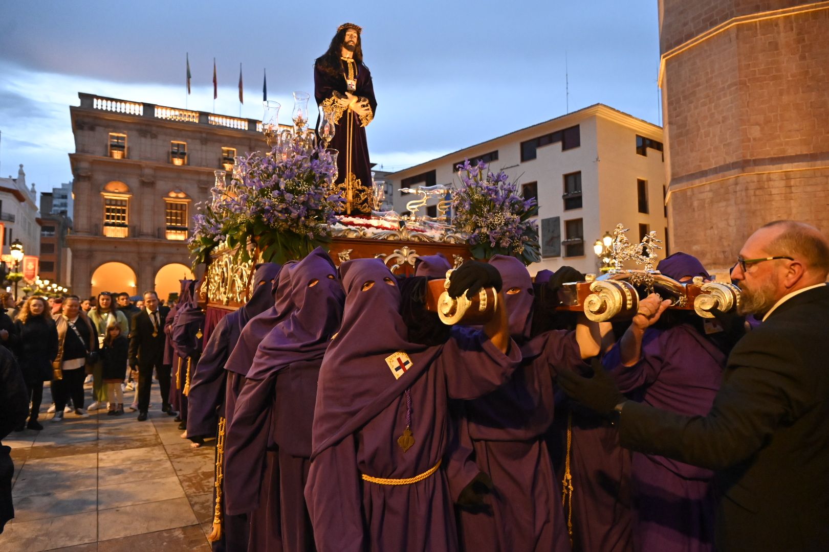 Viernes Santo en Castelló: procesión y Cristo yacente