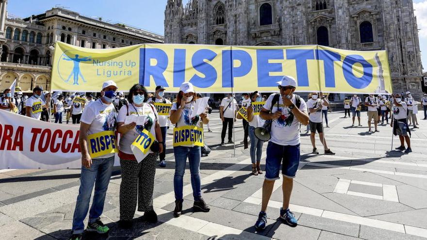 Una protesta de sanitarios italianos en Milán.