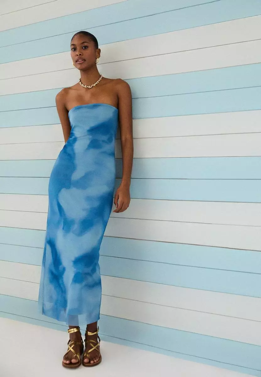 Stradivarius tiene 5 novedades en color azul verano: ¡Súmate a la tendencia estrella de la temporada! 8 Moncloa Vestido palabra de honor en tul: elegancia atemporal, entre las novedades más buscadas