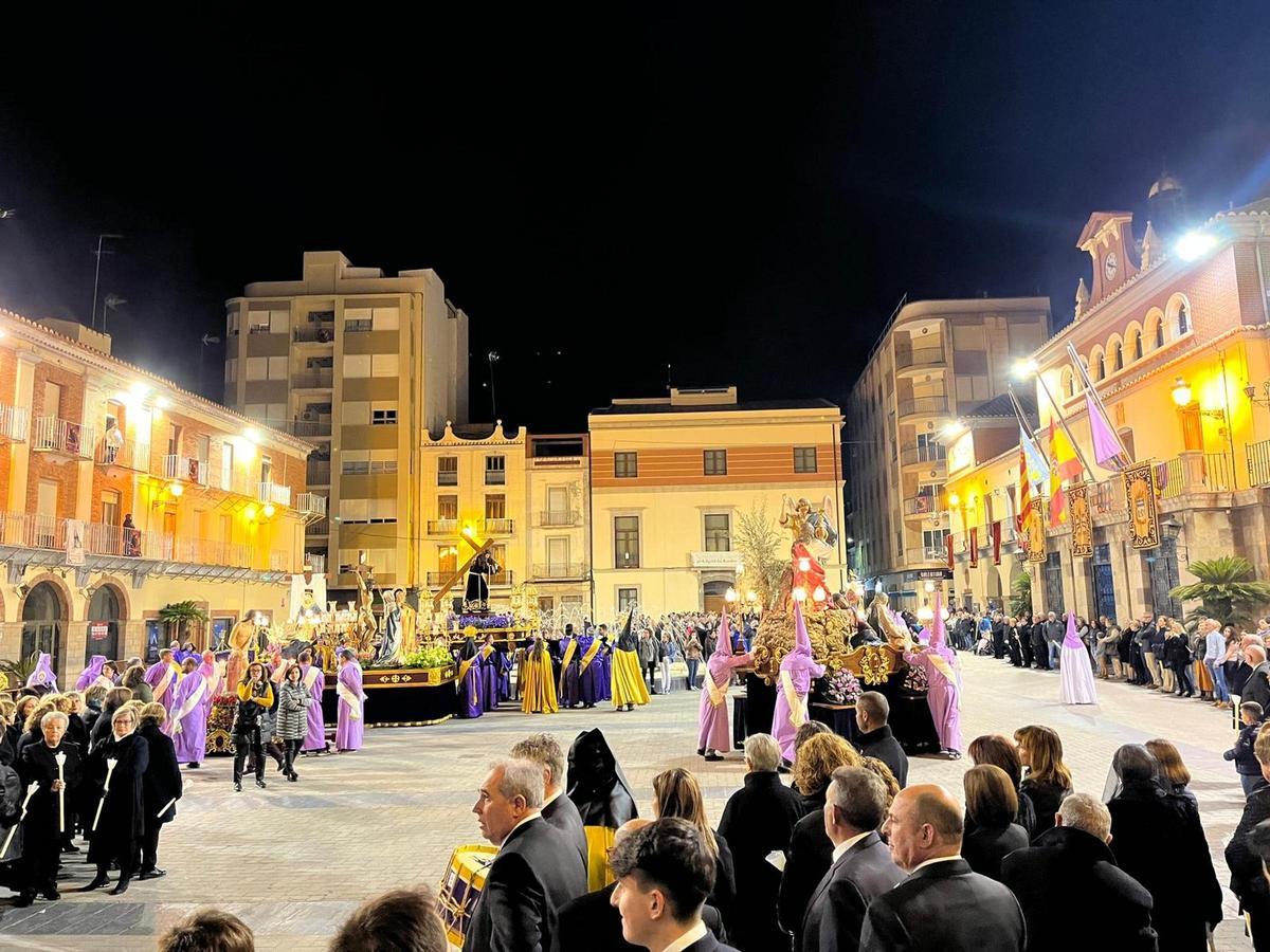 Emotiva y solemne procesión del Santo Entierro en Nules