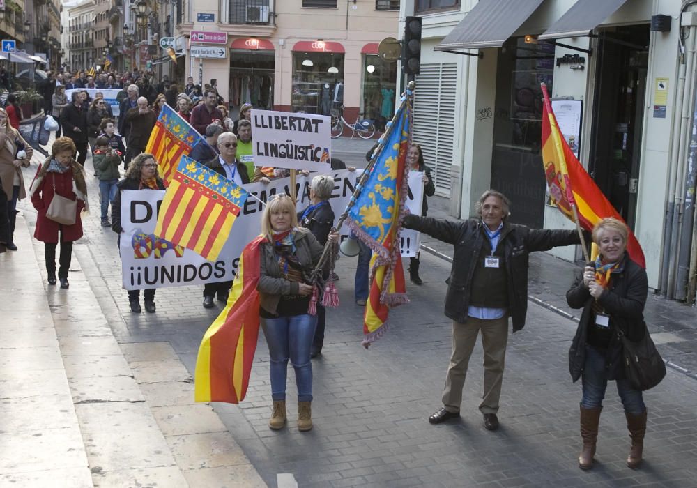 Manifestación en València contra el plurilingüismo