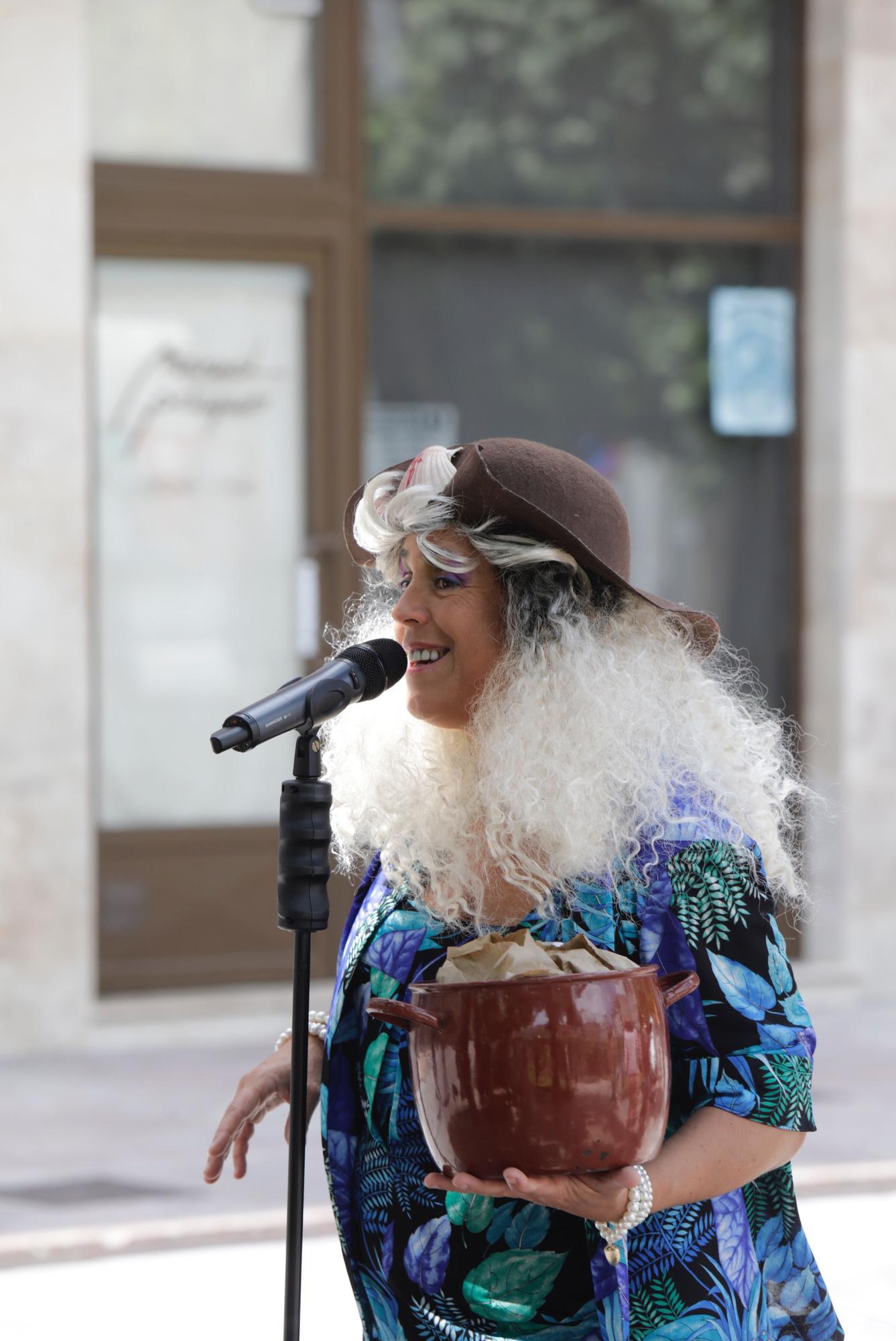 EN IMÁGENES: Espectáculo teatral en las calles de Pola de Lena