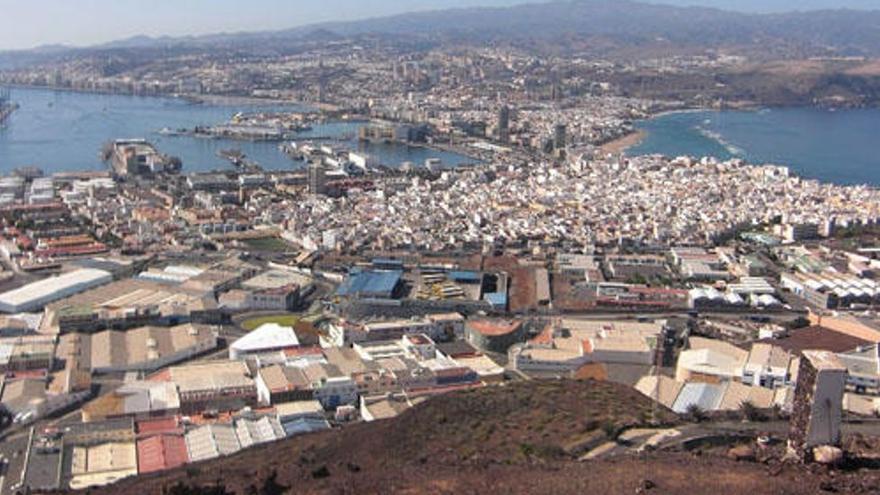Vista aérea del istmo de Santa Catalina y La Isleta, al fondo.