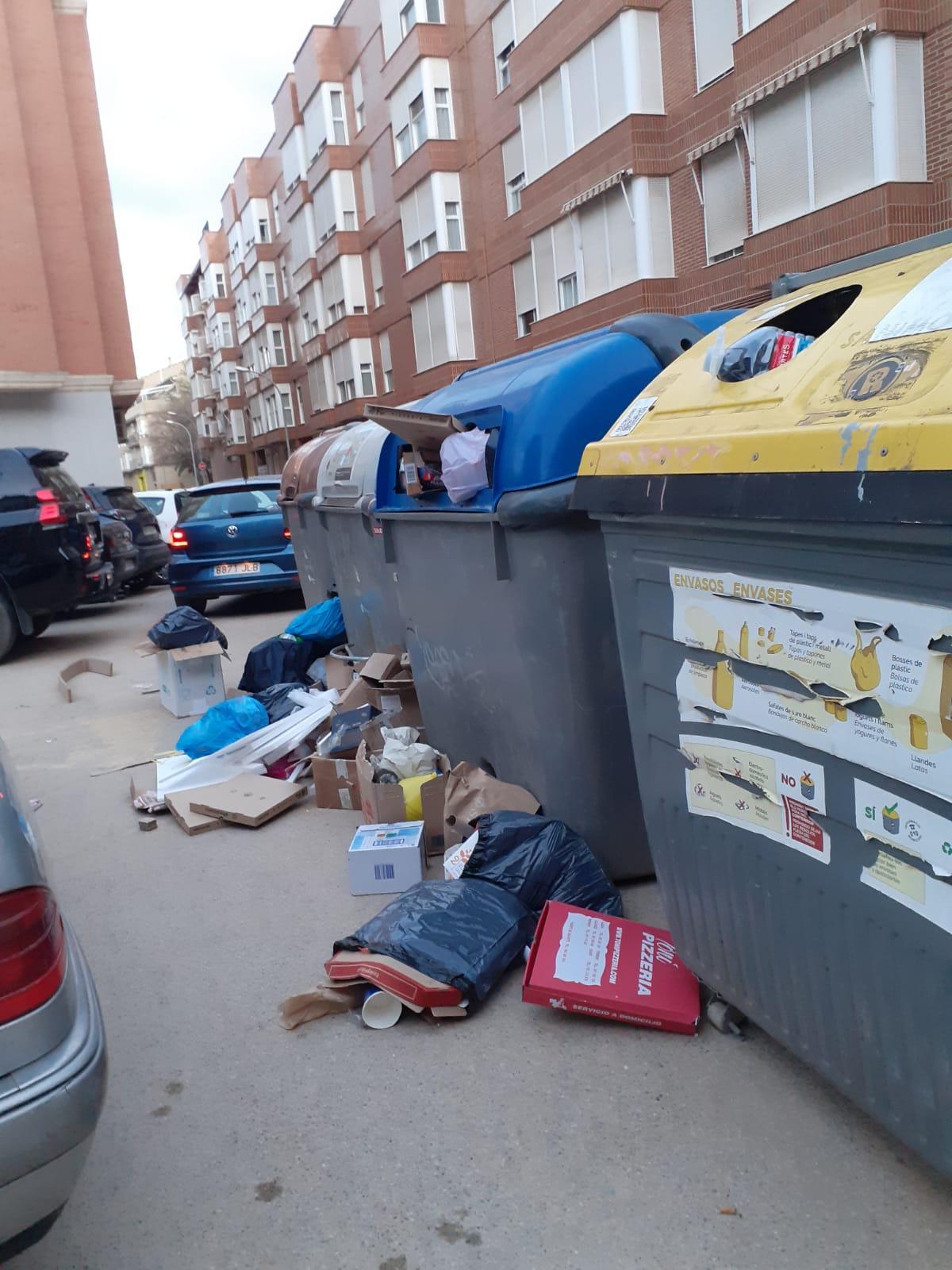 Basura en Paiporta.