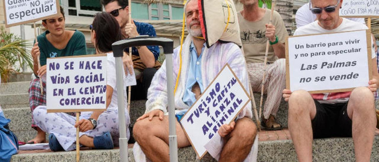 Protesta contra las viviendas vacacionales en la capital grancanaria.