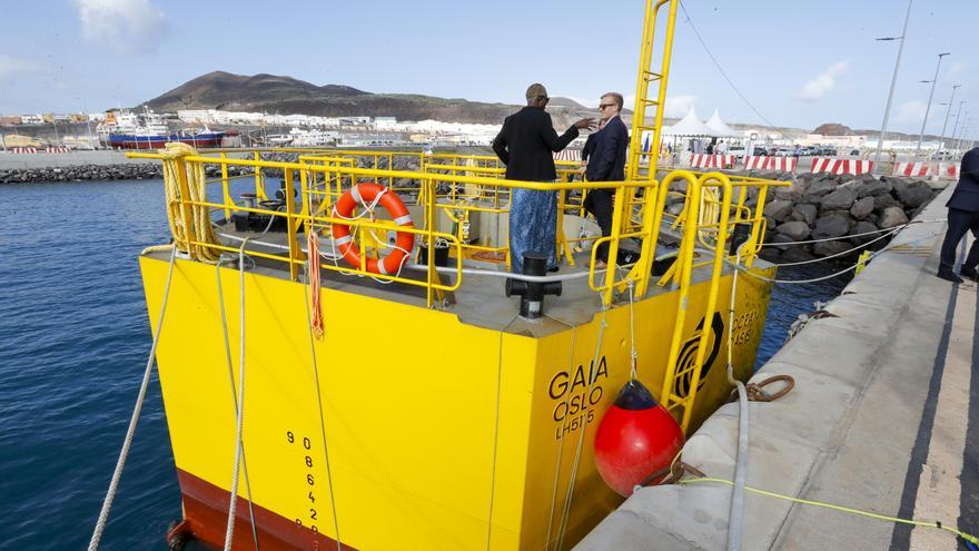 Esta es la desaladora flotante, movida por la energía de las olas, que se prueba en Canarias