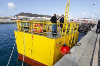 Esta es la desaladora flotante, movida por la energía de las olas, que se prueba en Canarias