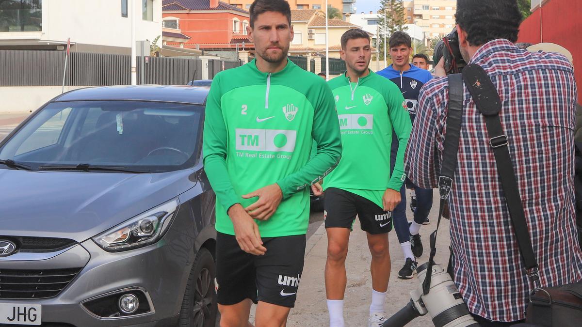 Fede Fernández, el pasado martes, llegando al Díez Iborra para entrenar a las órdenes de Pablo Machín