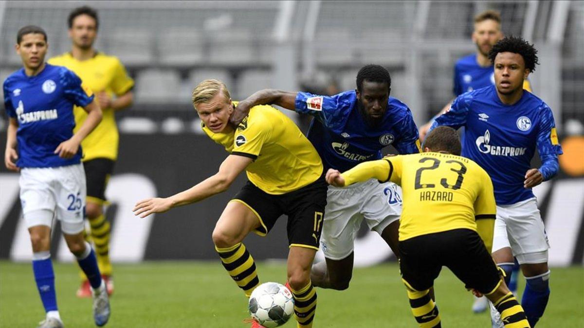 Duelo entre Borussia Dortmund y Schalke 04 en la pasada jornada de la Bundesliga