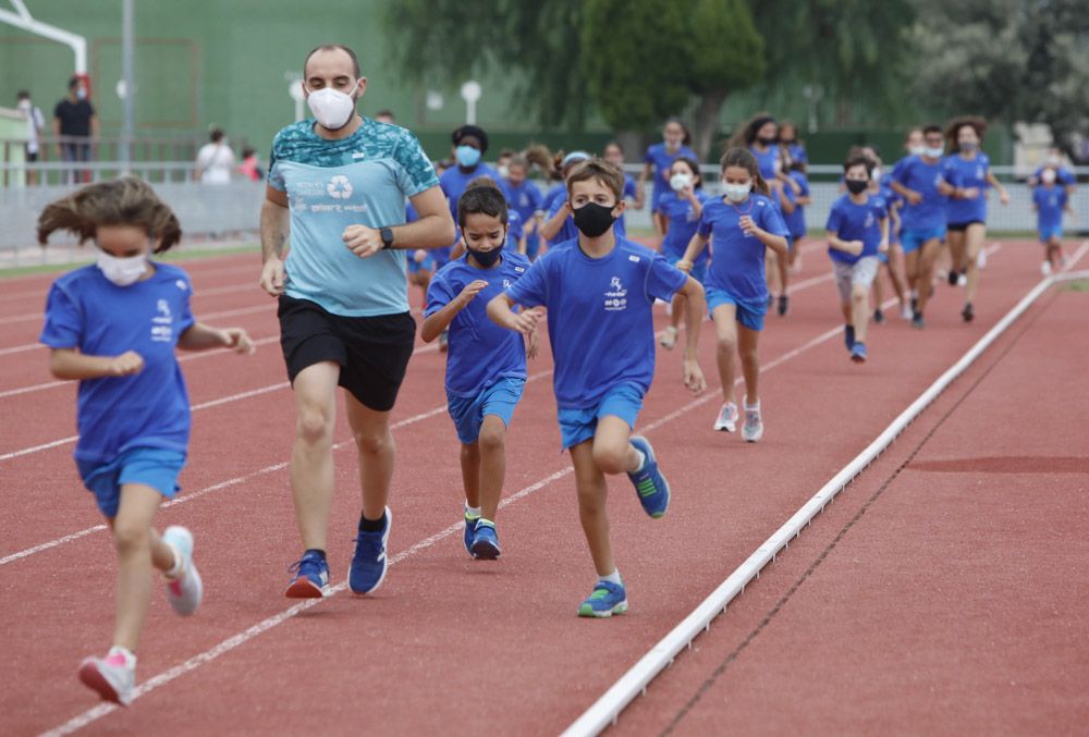 Presentación de los equipos de la Escuela de Atletismo del CAEM de Sagunt.