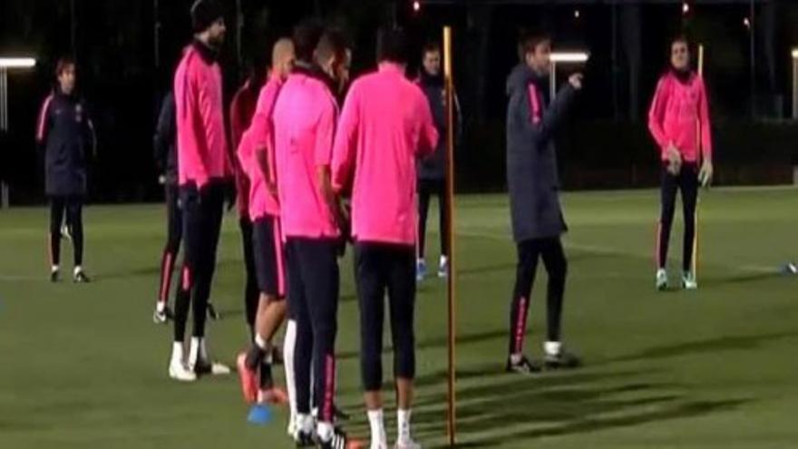 Messi, Neymar y Alves se entrenan con el grupo