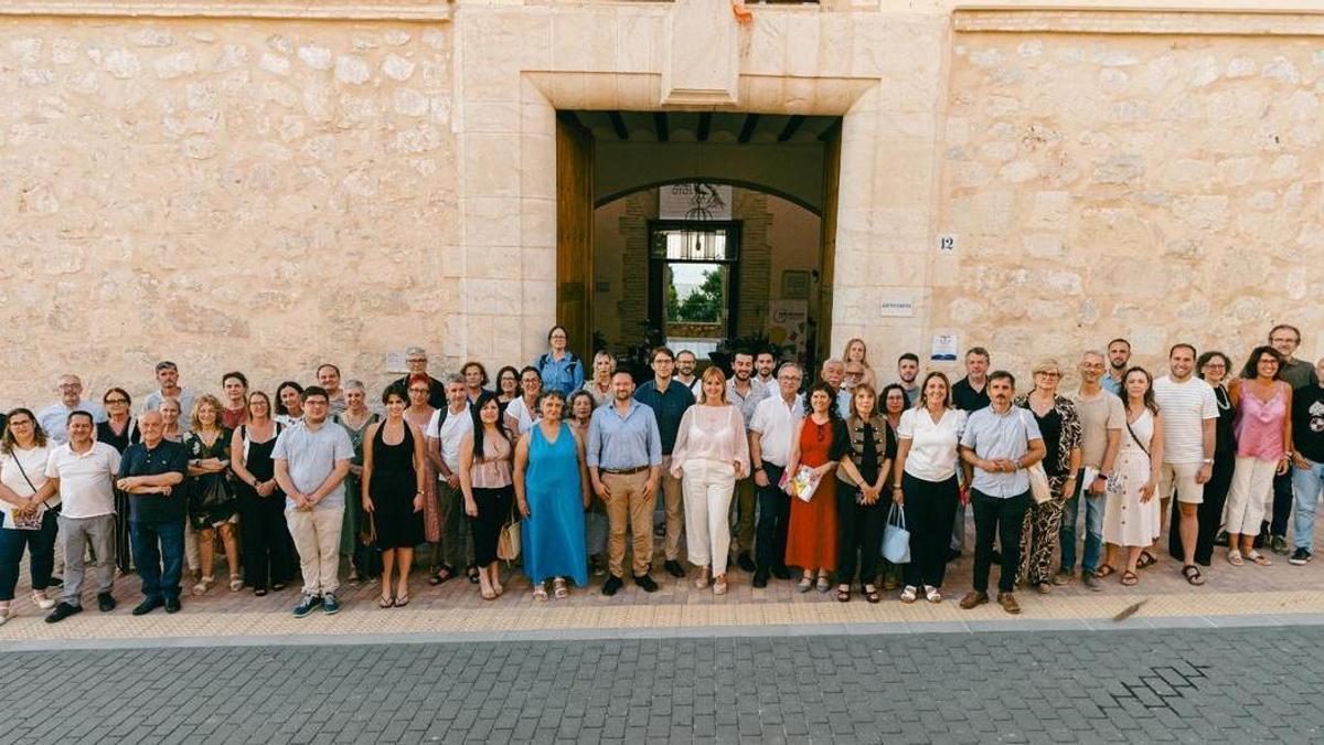 Asistentes a la asamblea del Fons Valencià per la Solidaritat celebrada en Otos.