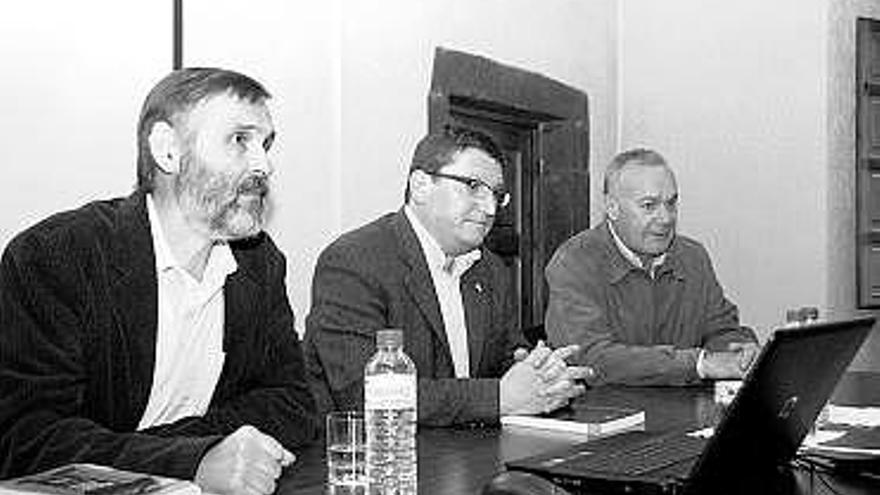 Arbesú, D&#039;Andrés y Fernández, durante la charla.