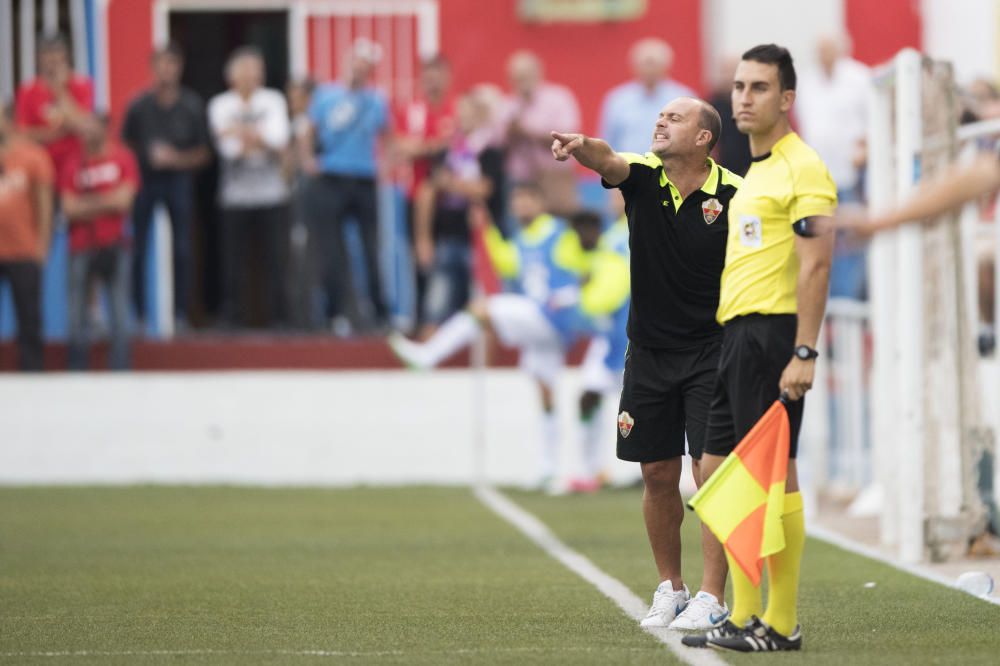 Un gol de Edu Albacar permite al Elche empatar en Sagunto en un partido con mucho músculo y poco fútbol.