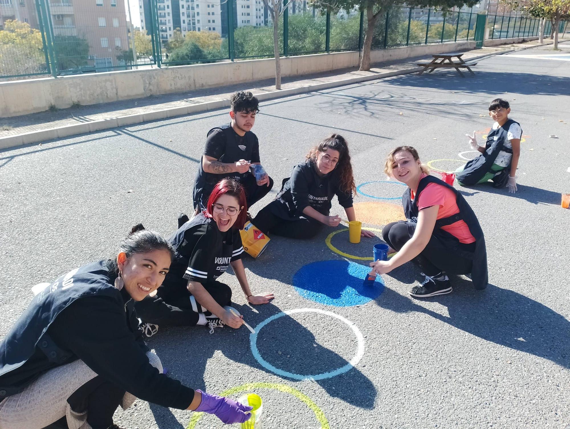 Iniciativa "Pinta tu cole" en el Mora Puchol de Alicante