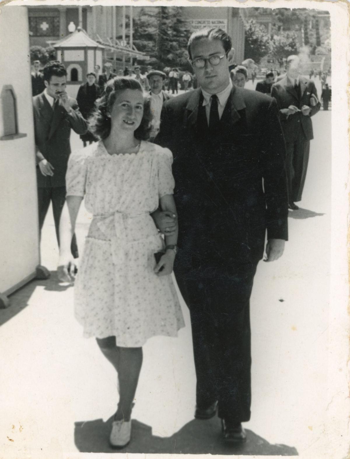 Josep M. Llompart y su esposa, Encarnació Viñas, en Barcelona.