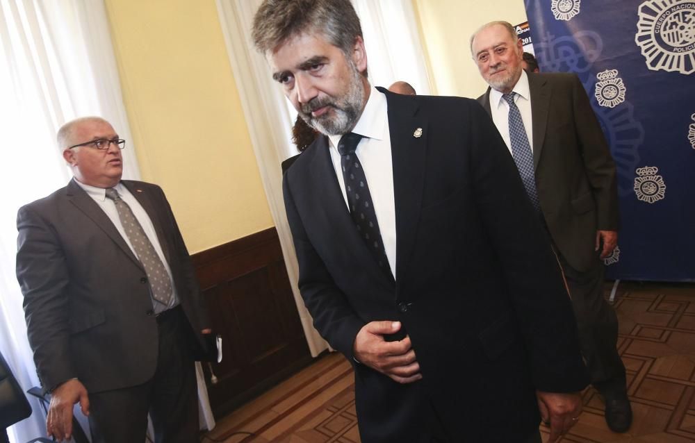 Visita de Ignacio Cosidó a la Jefatura Superior de Policía de Asturias