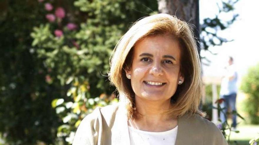 La ministra de Empleo, Fátima Báñez, posa La Yagona.