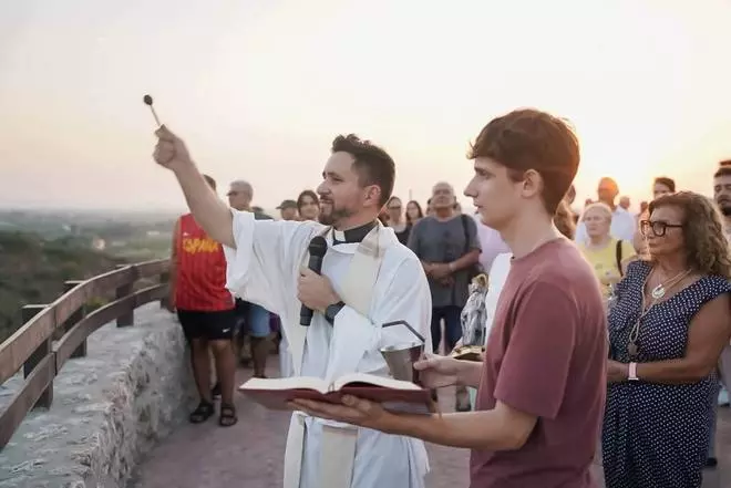 Cullera renueva la tradición de los Benissants con la bendición de los campos y las cosechas